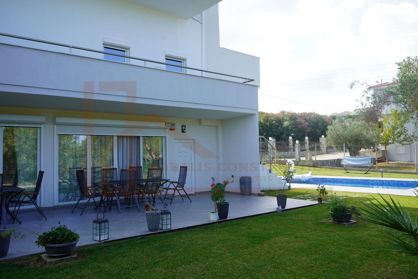 Porodični hotel sa bazenom, Hanioti, Hanjoti